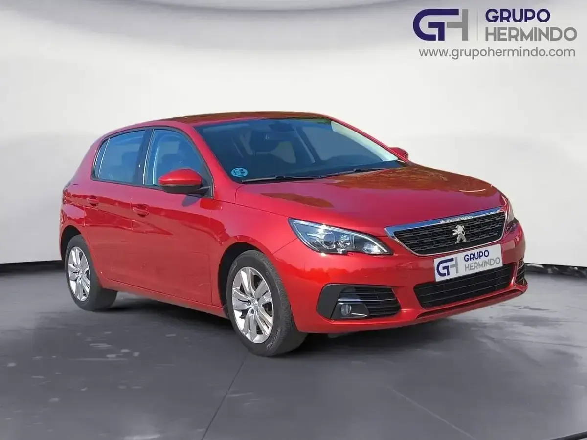 Usado Peugeot 308 Active 100 CV (73 kW) 2020 Rojo Berlina