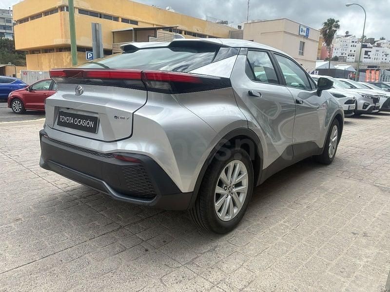 Käytetty Toyota C-HR Active 140 HP (102 kW) 2024 Harmaa Katumaasturi