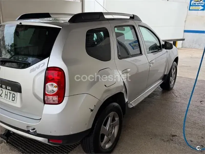 Usado Dacia Duster Lauréate 110 CV (80 kW) 2013 Blanco SUV