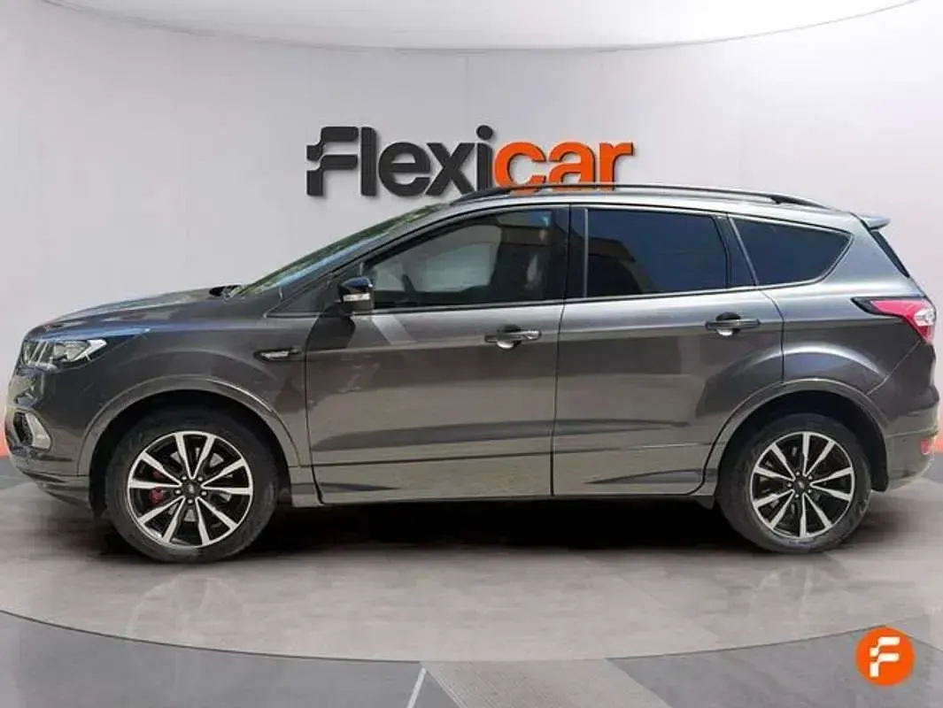 Usado Ford Kuga ST-Line 150 CV (110 kW) 2019 Gris SUV