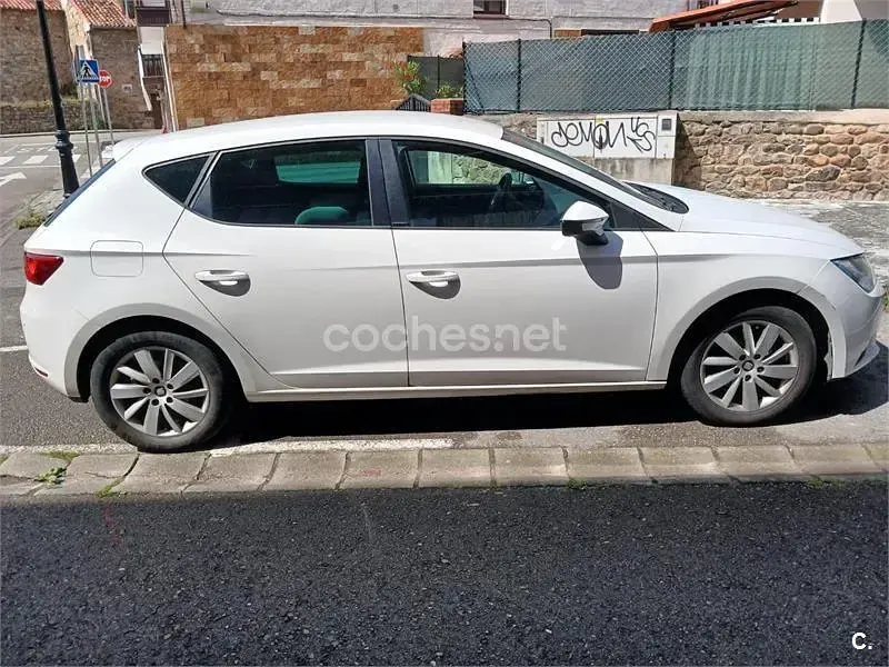 Usado Seat Leon Style 110 CV (80 kW) 2016 Blanco Berlina