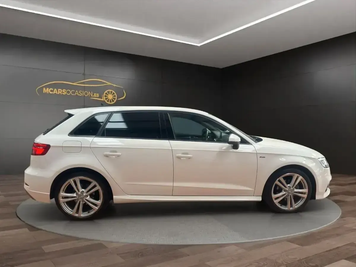 Käytetty Audi A3 S-Line 116 HP (85 kW) 2019 Valkoinen Sedan