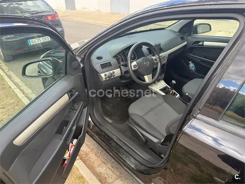 Usado Opel Astra Enjoy 115 CV (84 kW) 2007 Negro Berlina