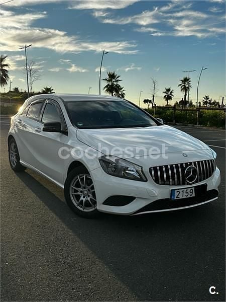 Usado Mercedes A180 Urban 122 CV (89 kW) 2014 Blanco Berlina