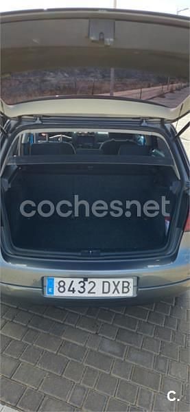 Usado VW Golf IV Highline 115 CV (84 kW) 2006 Gris / plata Berlina