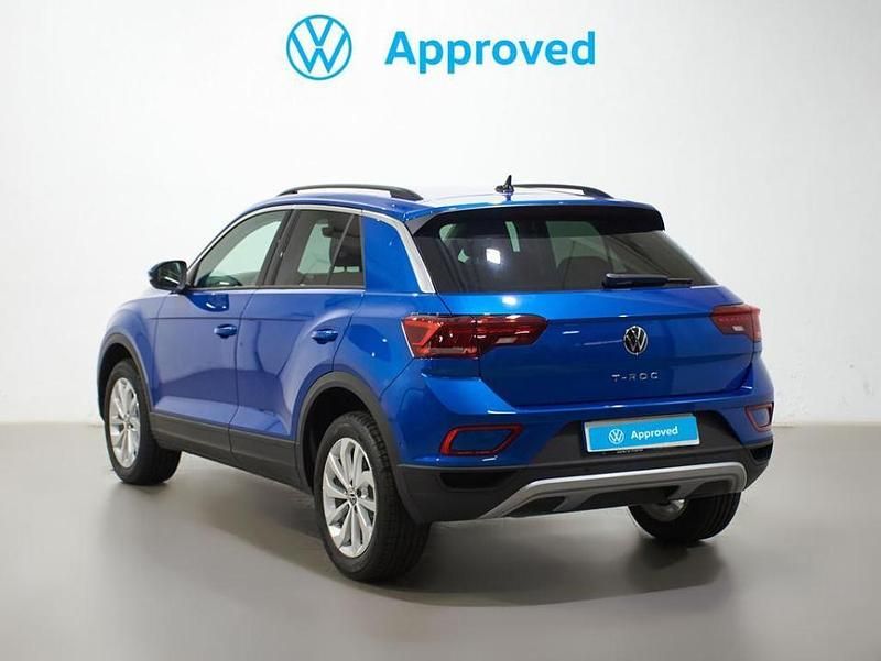 Usado VW T-Roc Life 150 CV (110 kW) 2023 Azul ravenna (metalizado) SUV