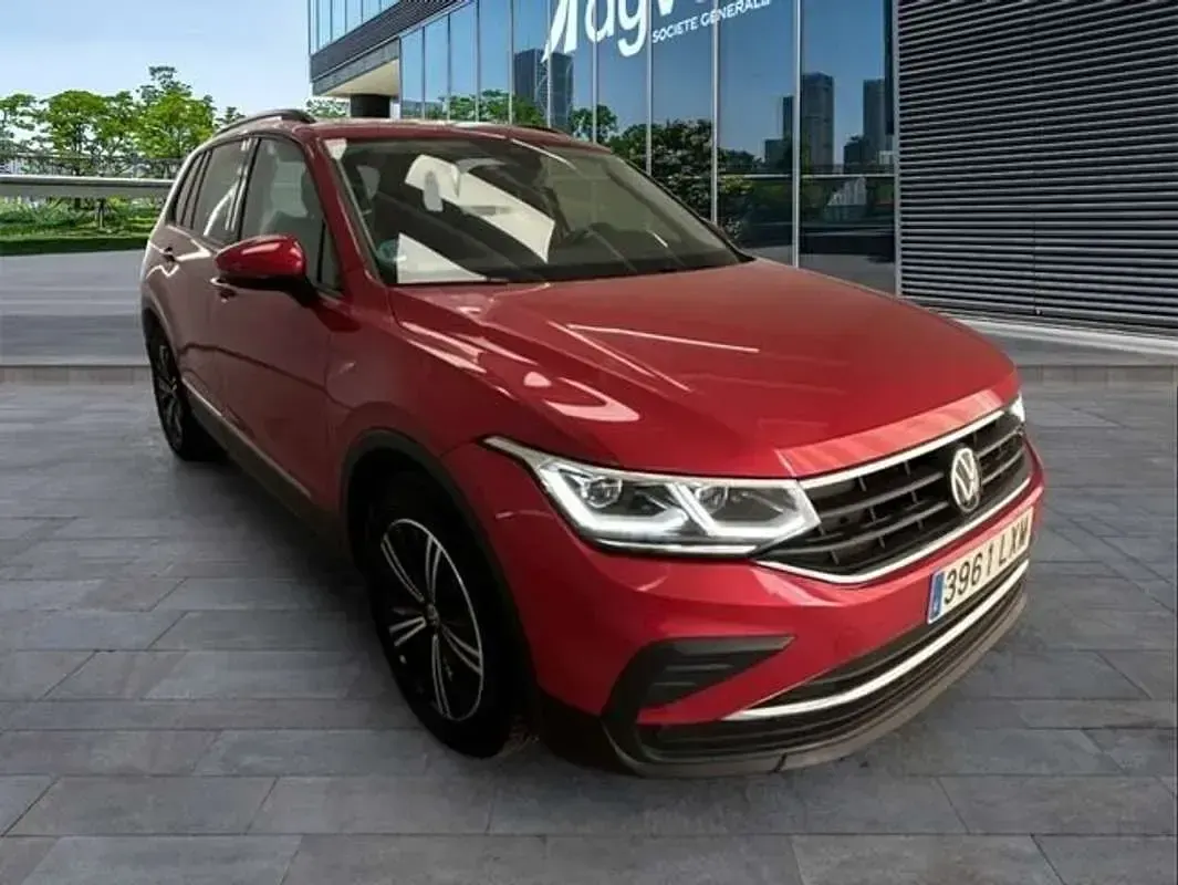 Usado VW Tiguan Life 150 CV (110 kW) 2022 Rojo SUV