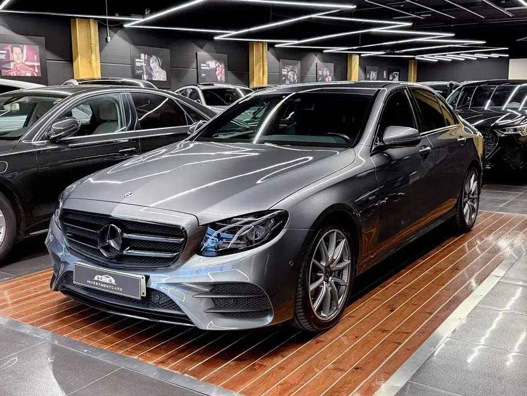 Usado Mercedes E200 197 CV (144 kW) 2020 Gris Berlina