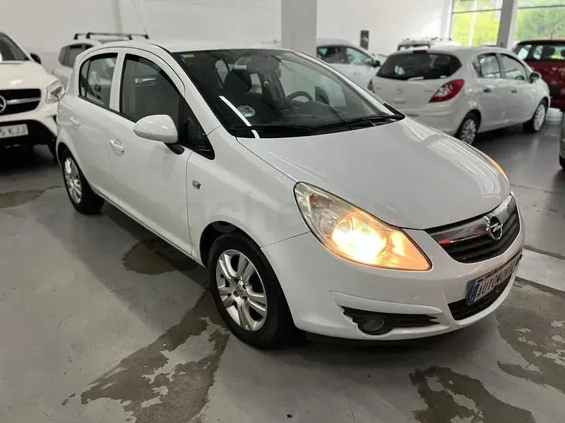 Usado Opel Corsa Cosmo 75 CV (55 kW) 2009 Blanco Utilitario