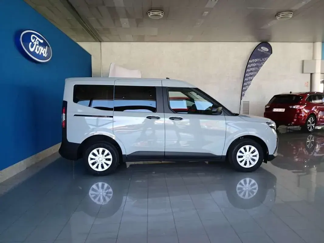 Nuevo Ford Tourneo Courier Trend 125 CV (91 kW) 2026 Gris Monovolumen