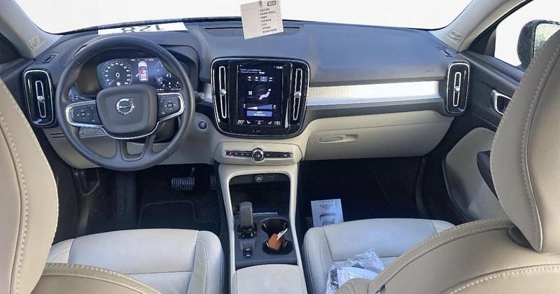 Usado Volvo XC40 Momentum 197 CV (144 kW) 2021 SUV