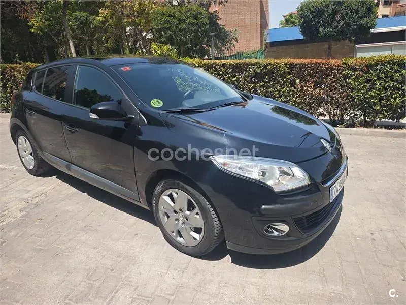 Usado Renault Mégane III Dynamique 110 CV (80 kW) 2012 Negro Berlina