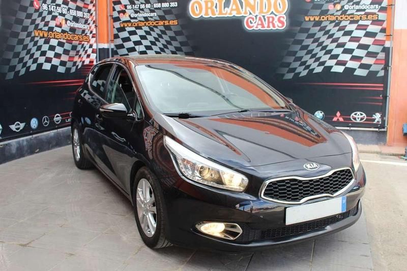 Usado Kia Ceed GT 90 CV (66 kW) 2015 Negro Utilitario