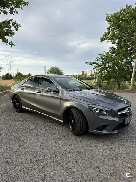 Usado Mercedes CLA200 Urban 136 CV (100 kW) 2014 Gris / plata Coupe