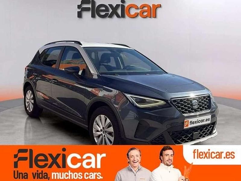 Usado Seat Arona Style 110 CV (80 kW) 2022 Gris SUV
