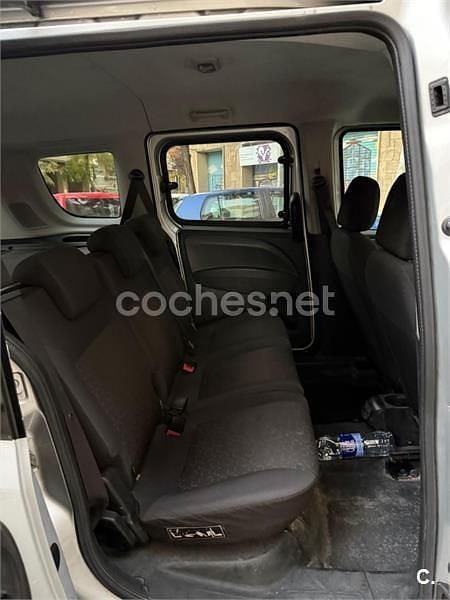 Usado Fiat Doblò Dynamic 105 CV (77 kW) 2013 Gris / plata Monovolumen