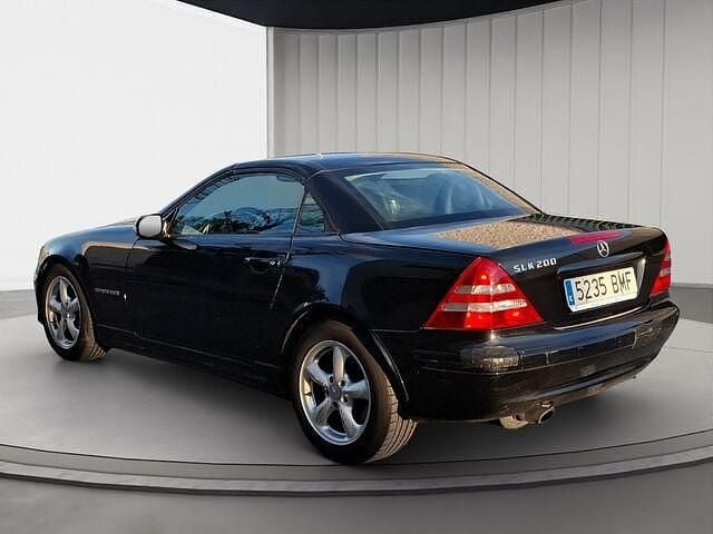 Usado Mercedes SLK200 163 CV (119 kW) 2001 Negro Descapotable