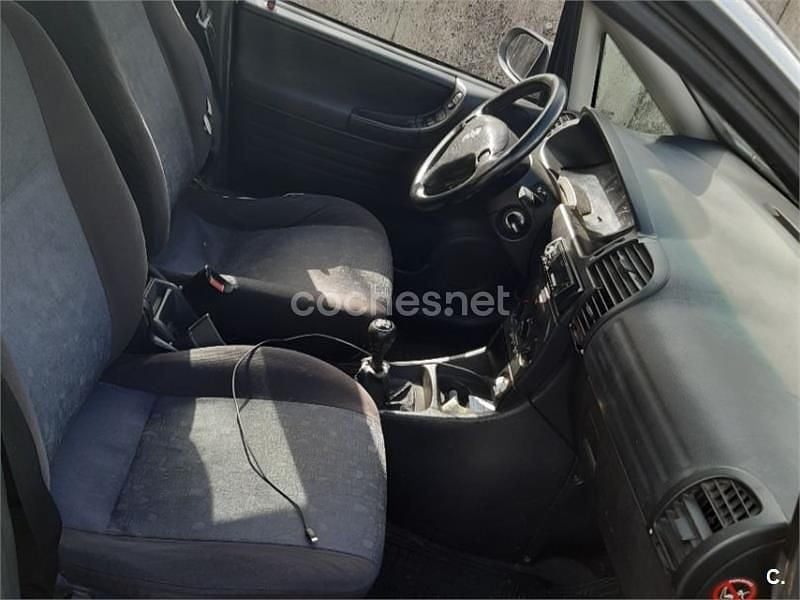 Usado Opel Zafira Elegance 82 CV (60 kW) 2000 Gris / plata Monovolumen