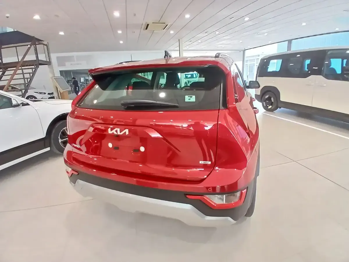 Usado Kia Niro 129 HP (94 kW) 2025 Vermelho SUV