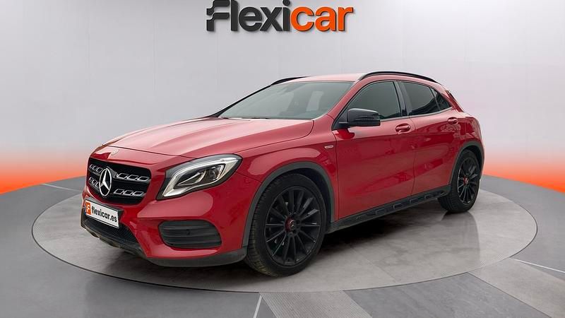 Usado Mercedes GLA180 122 CV (89 kW) 2020 Rojo SUV