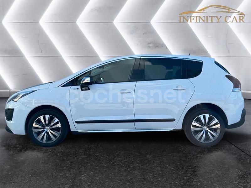 Usado Peugeot 3008 Allure 120 CV (88 kW) 2016 Blanco SUV