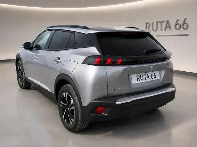 Usado Peugeot e-2008 Allure 100 kW (136 CV) 2023 Gris SUV
