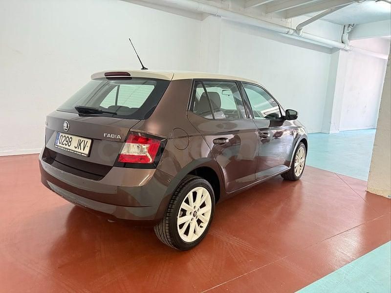 Usado Skoda Fabia Ambition 110 CV (80 kW) 2015 Marrón Berlina