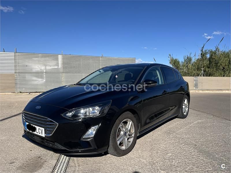 Usado Ford Focus Trend 125 CV (91 kW) 2019 Negro Berlina
