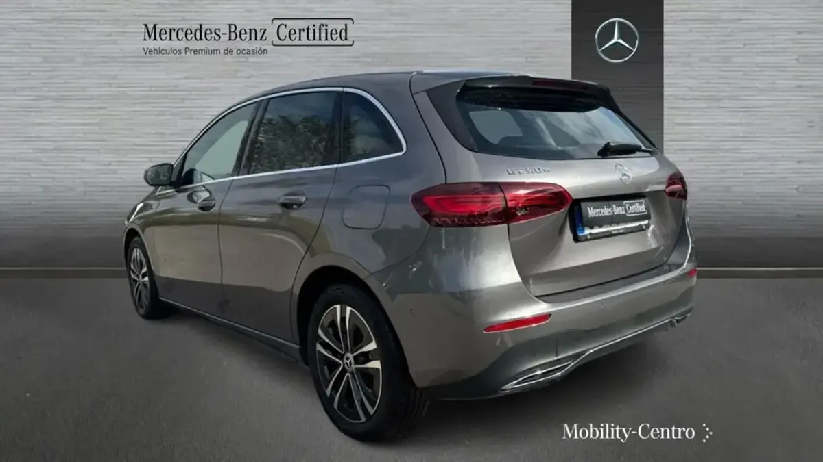 Usado Mercedes B250e 163 CV (119 kW) 2024 Gris montaña Utilitario