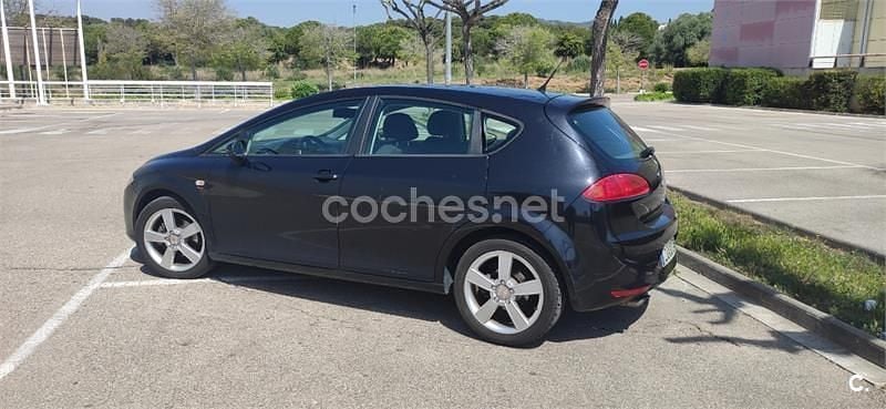 Usado Seat Leon Sport 140 CV (102 kW) 2006 Negro Utilitario