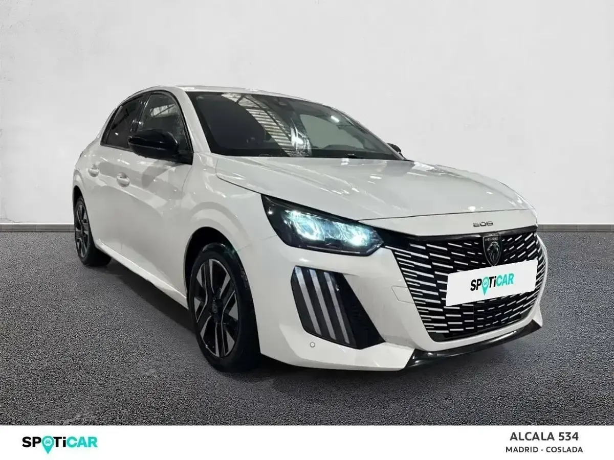 Usado Peugeot 208 Allure 100 CV (73 kW) 2024 Blanco Utilitario