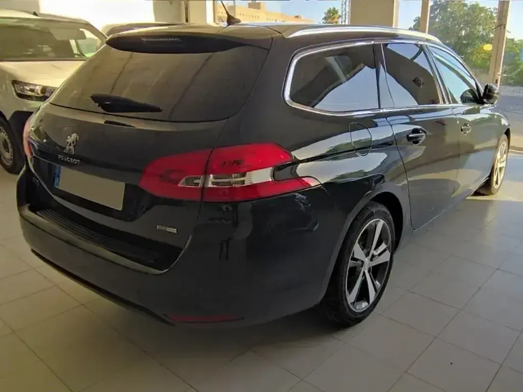 Usado Peugeot 308 Allure 131 CV (96 kW) 2016 Azul Familiar