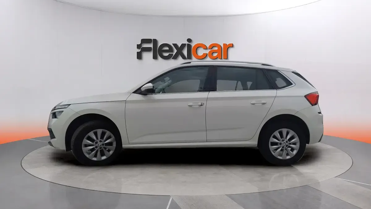 Usado Skoda Kamiq Ambition 110 CV (80 kW) 2021 Blanco SUV