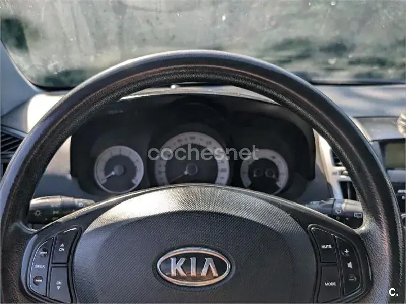 Usado Kia Ceed 90 CV (66 kW) 2009 Negro Utilitario