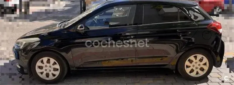 Usado Hyundai i20 90 CV (66 kW) 2016 Negro Berlina