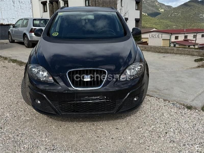 Usado Seat Altea XL Ecomotive 105 CV (77 kW) 2010 Negro Monovolumen