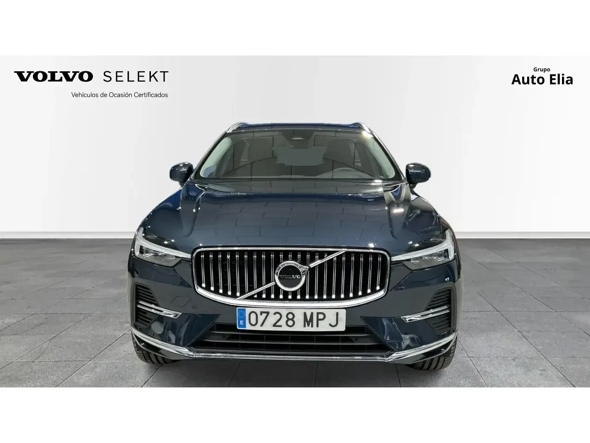 Begagnad Volvo XC60 Core 350 HK (257 kW) 2024 Blå SUV