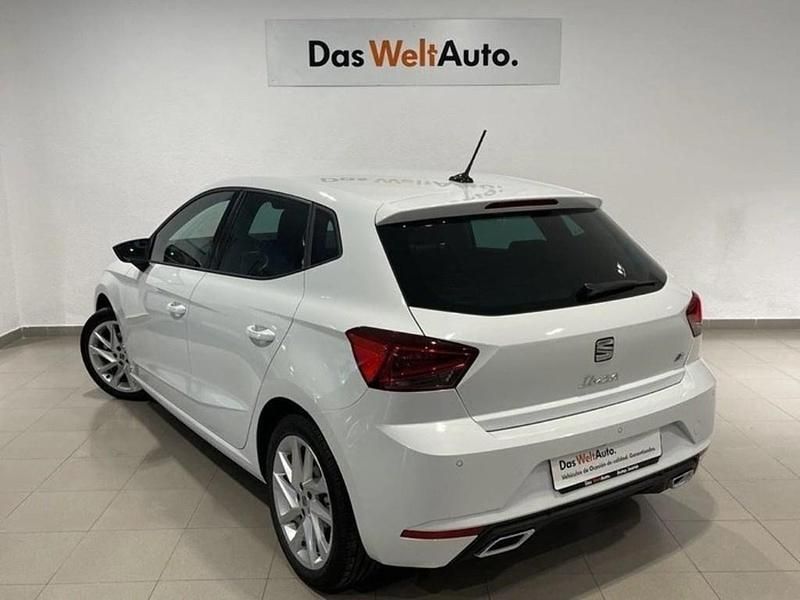 Usado Seat Ibiza FR 110 CV (80 kW) 2022 Blanco Utilitario
