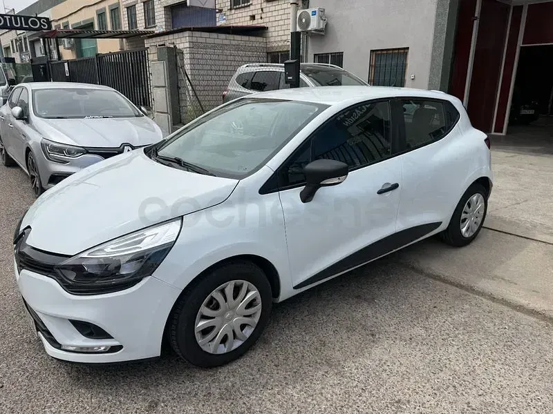 Usado Renault Clio IV Business 90 CV (66 kW) 2019 Blanco Berlina