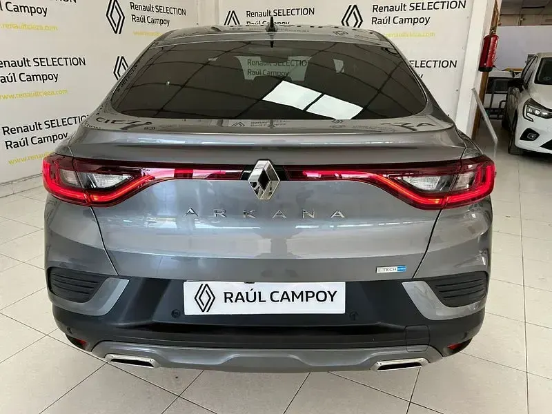 Usado Renault Arkana RS Line 145 CV (106 kW) 2022 Gris / plata SUV
