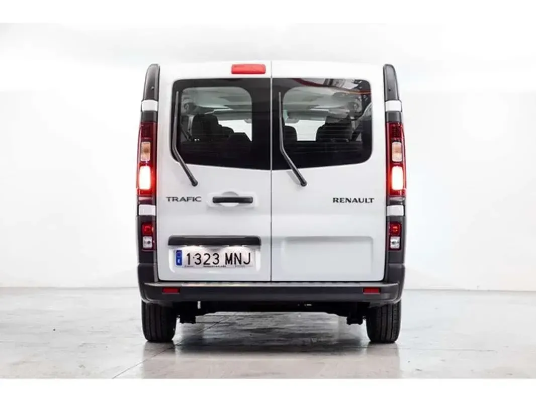 Usado Renault Trafic 109 CV (80 kW) 2024 Blanco Monovolumen