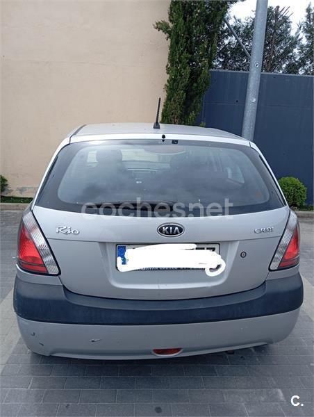 Gris / plata Usado 2006 Kia Rio EX Berlina | 3100 € (Precio justo) - Imagen 1/4
