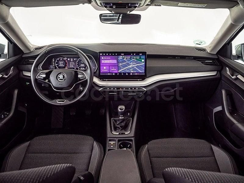 Usado Skoda Octavia Selection 116 CV (85 kW) 2024 Gris plata Berlina