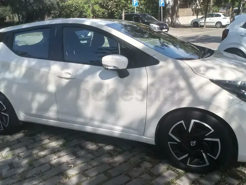 Usado Nissan Micra Acenta 92 CV (67 kW) 2022 Beige Utilitario