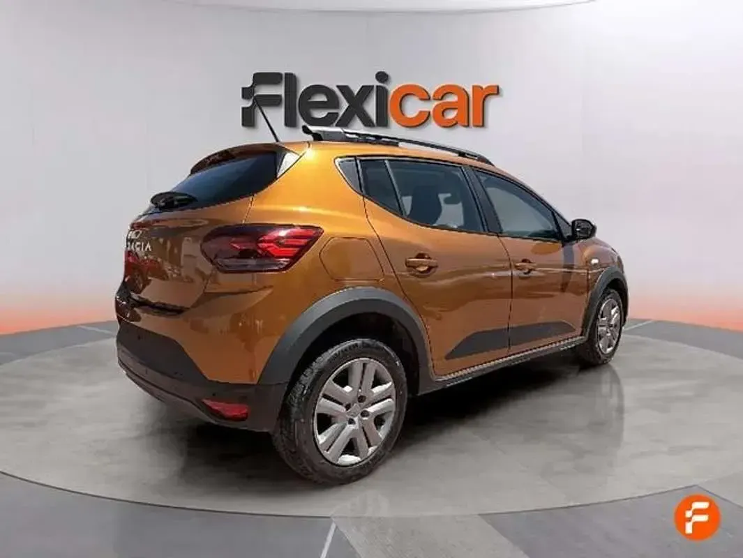 Usado Dacia Sandero Essentiel 91 CV (66 kW) 2023 Naranja Utilitario