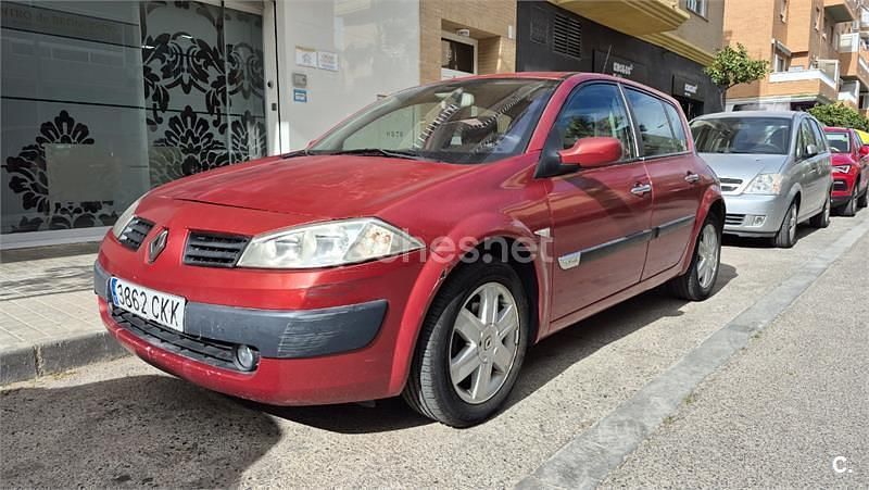 Usado Renault Mégane II Dynamique 115 CV (84 kW) 2003 Granate Berlina