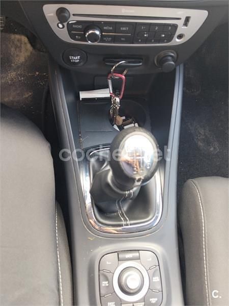 Usado Renault Mégane Dynamique 115 CV (84 kW) 2012 Blanco Berlina