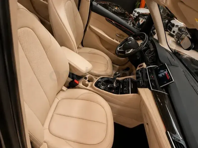 Usado BMW 218 Comfort Edition 150 CV (110 kW) 2014 Beige Coupe