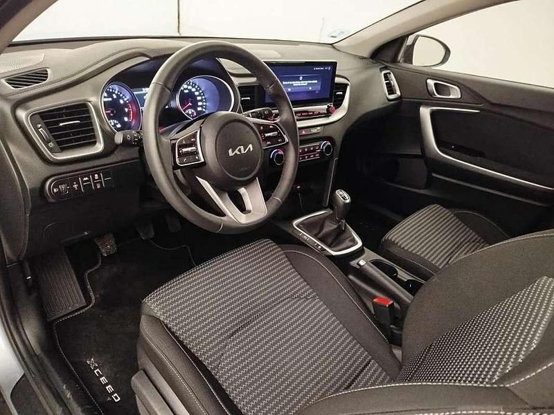 Usado Kia XCeed 101 CV (74 kW) 2025 Plateado SUV