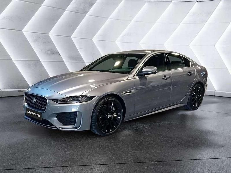 Gris Usado 2024 Jaguar XE R Berlina | 46.900 € - Imagen 1/4